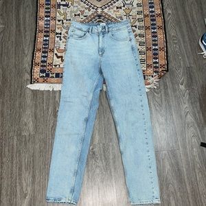Light Wash BDG Urban Outfitters Mom Jean W27 L32